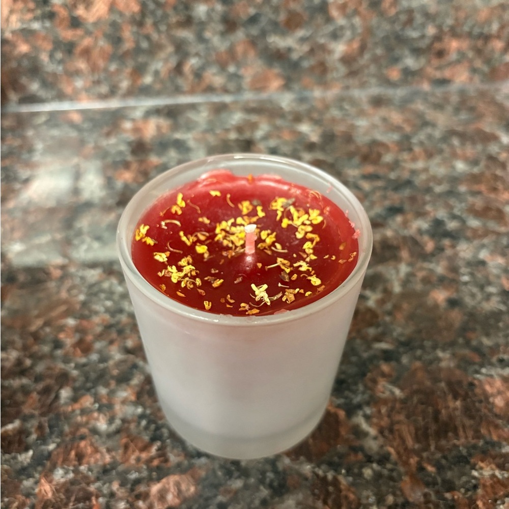 Handmade upcycled candle, sweet cinnamon scent and yellow flower petal garnish